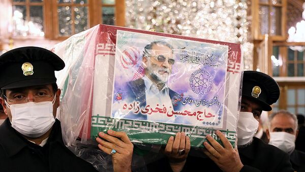Servants of the holy shrine of Imam Reza carry the coffin of Iranian nuclear scientist Mohsen Fakhrizadeh, in Mashhad, Iran 29 November 2020 - Sputnik International