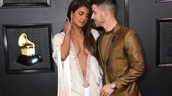 Indian actress Priyanka Chopra (L) and US singer-songwriter Nick Jonas  arrive for the 62nd Annual Grammy Awards on January 26, 2020, in Los Angeles - Sputnik International