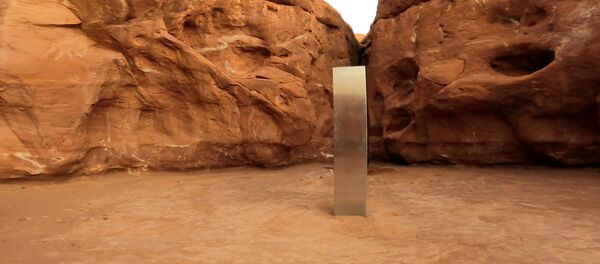 A metal monolith is seen in Red Rock Desert, Utah, U.S., November 25, 2020 - Sputnik International