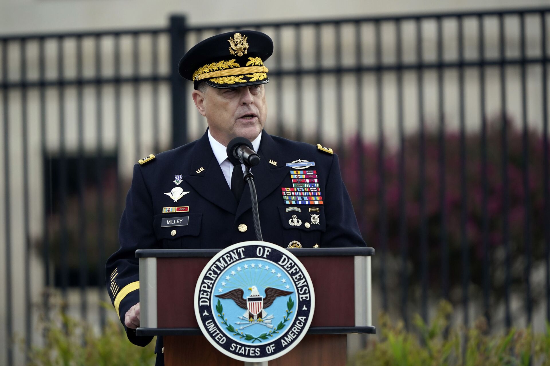 Chairman of the Joint Chiefs Gen. Mark Milley speaks during a ceremony at the National 9/11 Pentagon Memorial to honor the 184 people killed in the 2001 terrorist attack on the Pentagon, in Washington, Friday Sept. 11, 2020 - Sputnik International, 1920, 07.09.2021