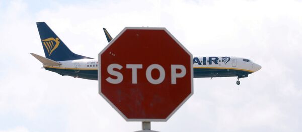 FILE PHOTO: A Ryanair Boeing 737 airplane passes a Stop sign as it lands at Barcelona-El Prat airport - Sputnik International