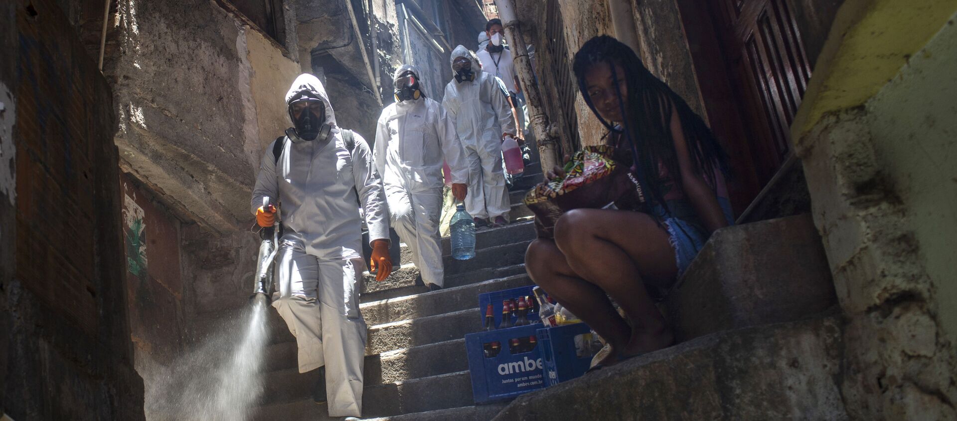 Volunteers spray disinfectant in an alley to help contain the spread of the new coronavirus, at the Santa Marta slum in Rio de Janeiro, Brazil, Saturday, Nov. 28, 2020.  - Sputnik International, 1920, 29.01.2021
