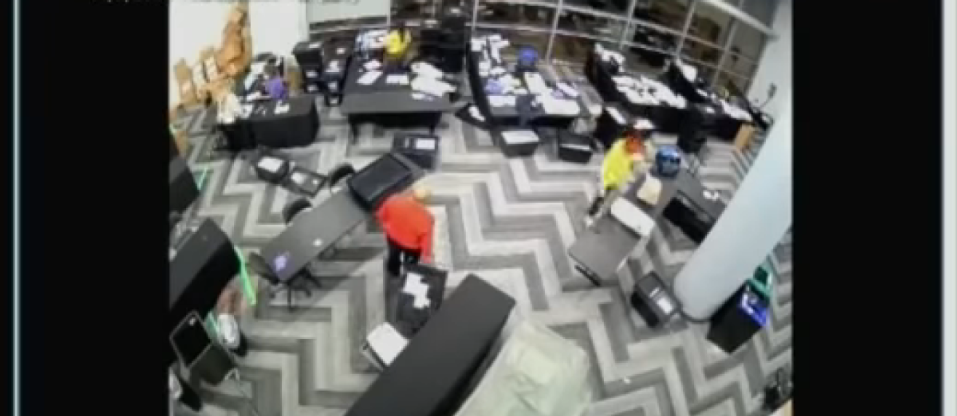 Screenshot from the video allegedly showing election staffers in Fulton County, Atlanta, Georgia, staying behind and pulling out boxes of extra ballots - Sputnik International, 1920, 07.09.2021