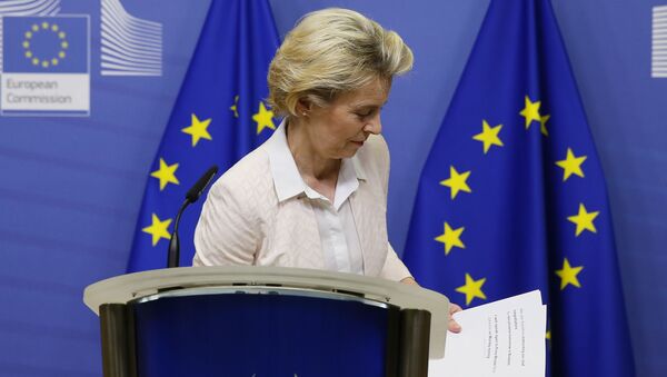 European Commission President Ursula von der Leyen leaves after giving a statement at the European Commission in Brussels, on December 5, 2020. - Sputnik International