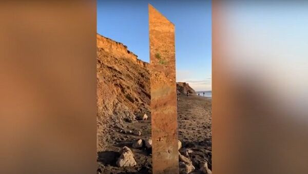 Monolith found on beach at Compton in Isle Of Wight - Sputnik International
