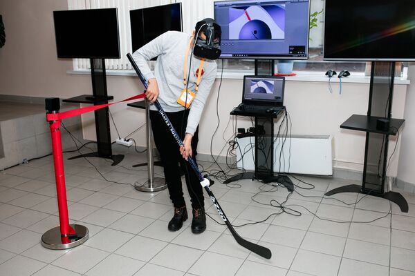 Composite Battle VR World Cup helps a pupil to play virtual hockey. - Sputnik International