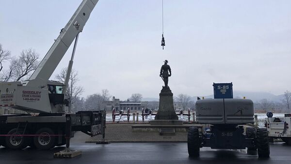 Crews prepare to remove a statue of Confederate Gen. Thomas Stonewall Jackson from the campus of the Virginia Military Institute on Monday, Dec. 7, 2020, in Lexington, Va.  - Sputnik International