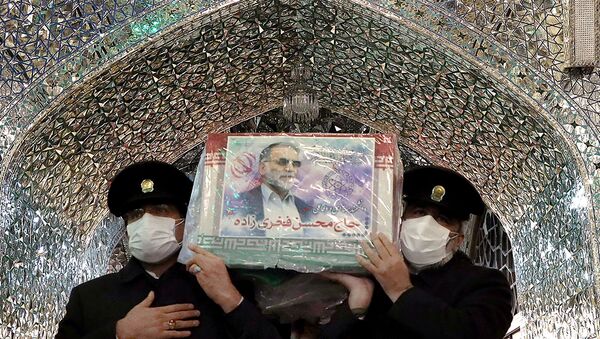 Servants of the holy shrine of Imam Reza carry the coffin of Iranian nuclear scientist Mohsen Fakhrizadeh, in Mashhad, Iran, 29 November 2020.  - Sputnik International