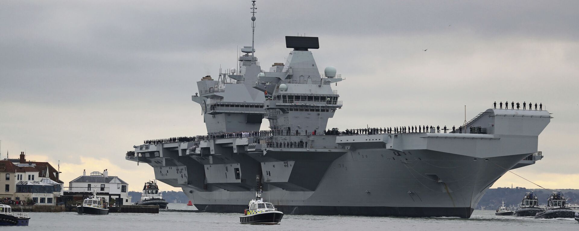 The new British aircraft carrier HMS Prince of Wales arrives at Portsmouth Naval Base after its first sea trials, in Portsmouth, southern England, 16 November 2019 - Sputnik International, 1920, 08.12.2020