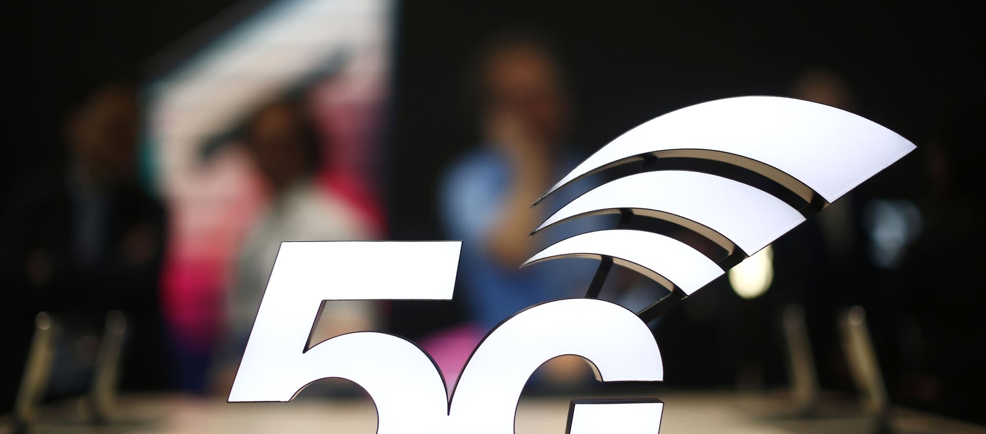 FILE - This Feb. 25, 2019 file photo shows a banner of the 5G network is displayed during the Mobile World Congress wireless show, in Barcelona, Spain.  - Sputnik International, 1920, 08.12.2020