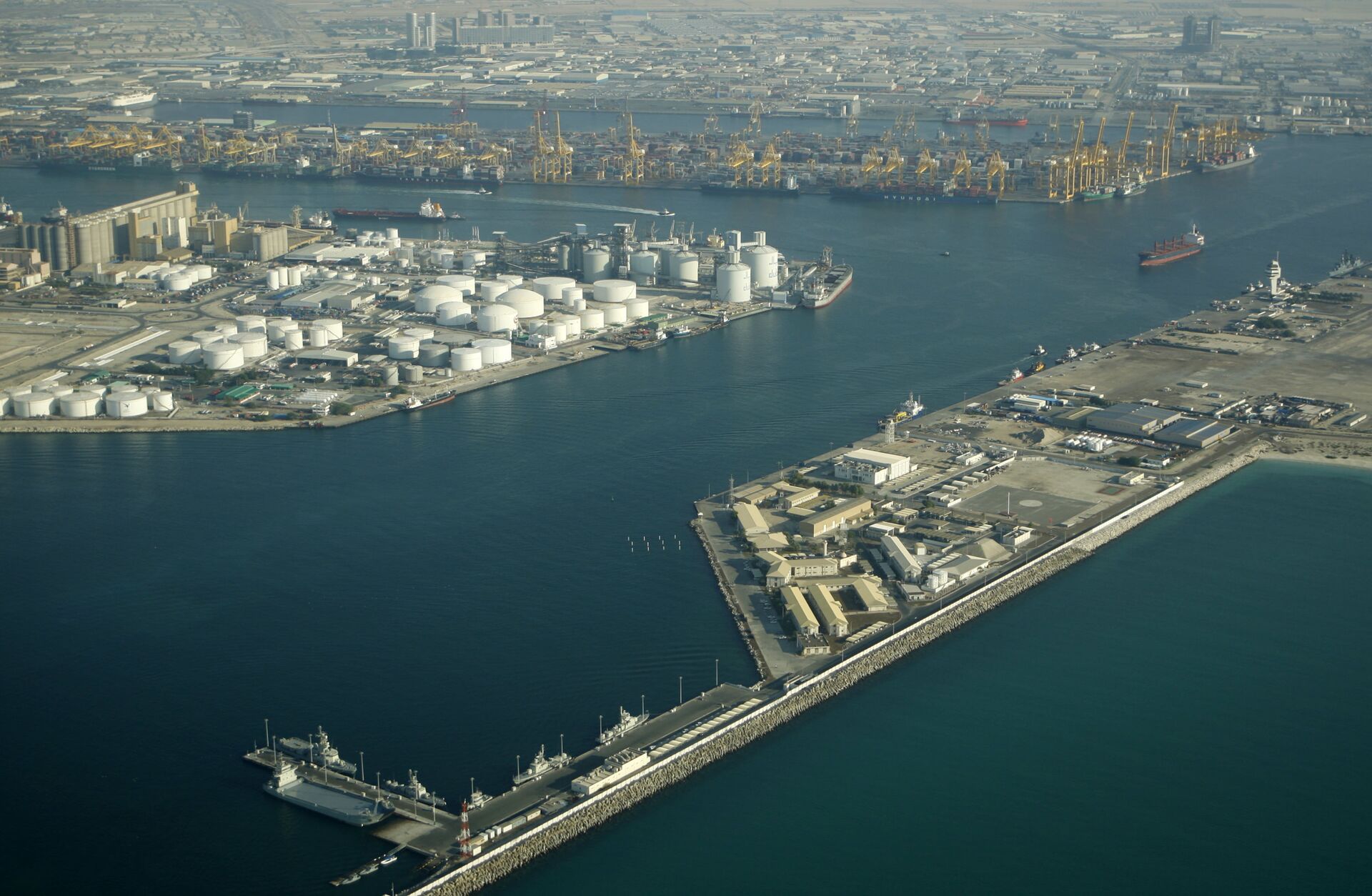 The free port of Jebel Ali in Dubai - Sputnik International, 1920, 07.09.2021