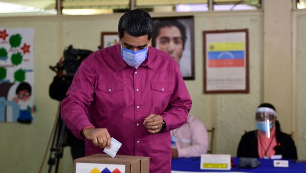 Venezuelan President Nicolas Maduro casts his vote at a polling station in the Simon Rodriguez school in Fuerte Tiuna, Caracas, on December 6, 2020 during Venezuela's legislative elections.  - Sputnik International