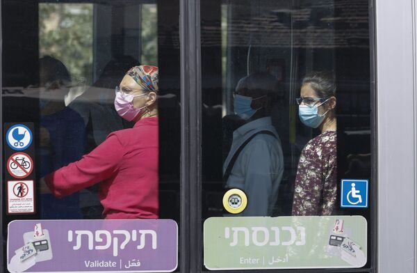 Head of Jerusalem's COVID Response Team: Irresponsible Masses, Poor Decisions Behind Spike in Israel - Sputnik International