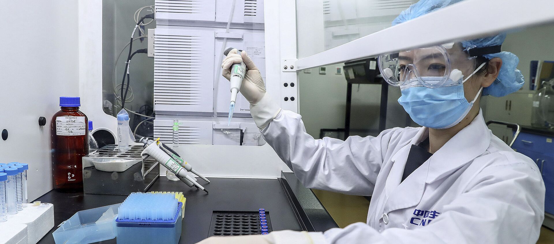 In this April 11, 2020, photo released by Xinhua News Agency, a staff member tests samples of a potential COVID-19 vaccine at a production plant of SinoPharm in Beijing. - Sputnik International, 1920