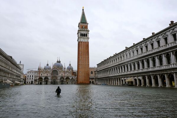 Flooded St. Mark's Square in Venice - Sputnik International