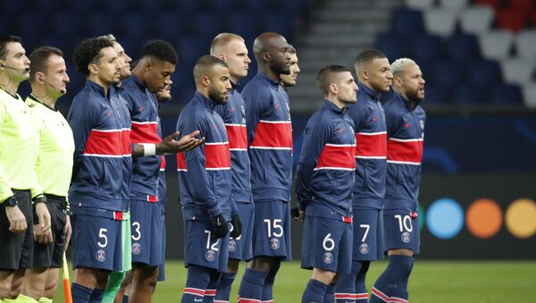 Paris St Germain players line up before the match  - Sputnik International