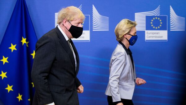 European Commission President Ursula von der Leyen welcomes British Prime Minister Boris Johnson in Brussels, Belgium December 9, 2020. - Sputnik International