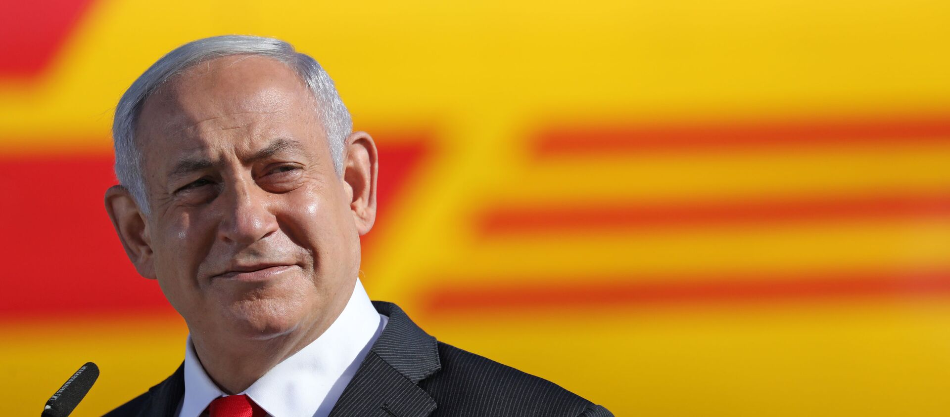 Israeli Prime Minister Benjamin Netanyahu attends a ceremony to mark the arrival of a plane of the international courier company DHL, carrying over 100,000 of doses of the first batch of Pfizer vaccines which landed at Ben Gurion Airport near Tel Aviv, on December 9, 2020.  - Sputnik International, 1920, 10.12.2020