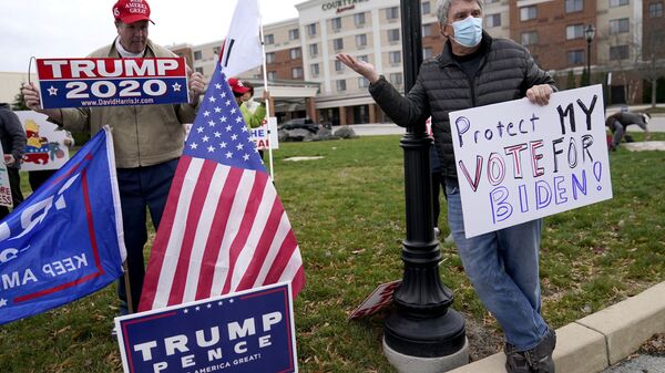 A Trump supporter and a Biden voter in Pennsylvania - Sputnik International