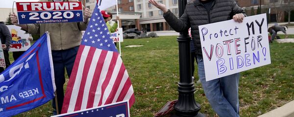 A Trump supporter and a Biden voter in Pennsylvania - Sputnik International