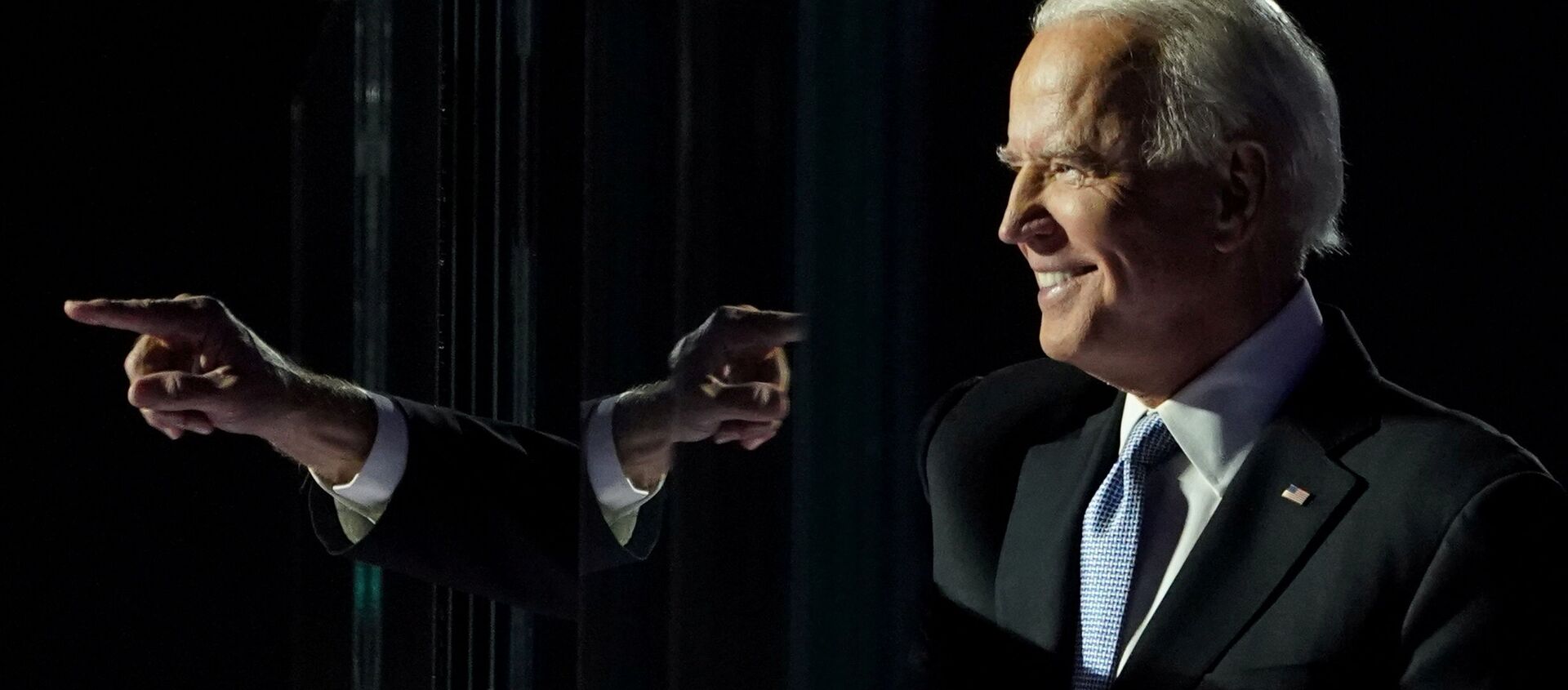 Democratic 2020 U.S. presidential nominee Joe Biden points a finger at his election rally, after news media announced that Biden has won the 2020 U.S. presidential election, in Wilmington, Delaware, U.S., November 7, 2020. - Sputnik International, 1920, 10.12.2020