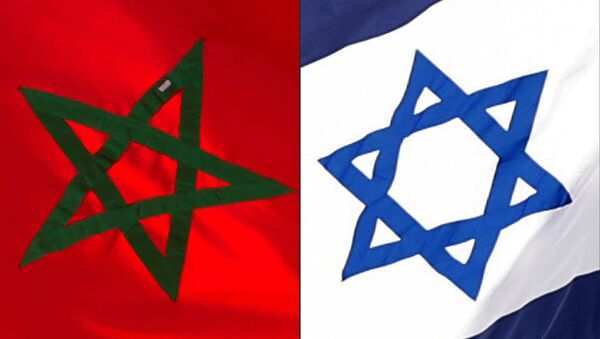 (COMBO) This combination of file pictures created on December 10, 2020 shows a Moroccan flag off the coasts of the city of Cayenne on March 21, 2012 and an Israeli national flag on September 23, 2020 - Sputnik International