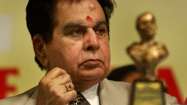 Veteran Bollywood actor Dilip Kumar looks on at a ceremony where he was awarded the Phalke Ratna for his services to the Indian film industry in Mumbai, India, Monday, April 30, 2007 - Sputnik International