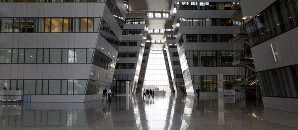 People walk through the Agora atrium at the new NATO headquarters in Brussels on Thursday, April 19, 2018. - Sputnik International