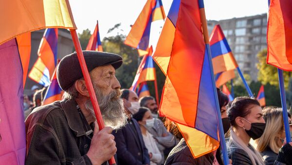 An elderly protests during a rally against the country's agreement to end fighting with Azerbaijan over the disputed Nagorno-Karabakh region in Yerevan on November 12, 2020.  - Sputnik International