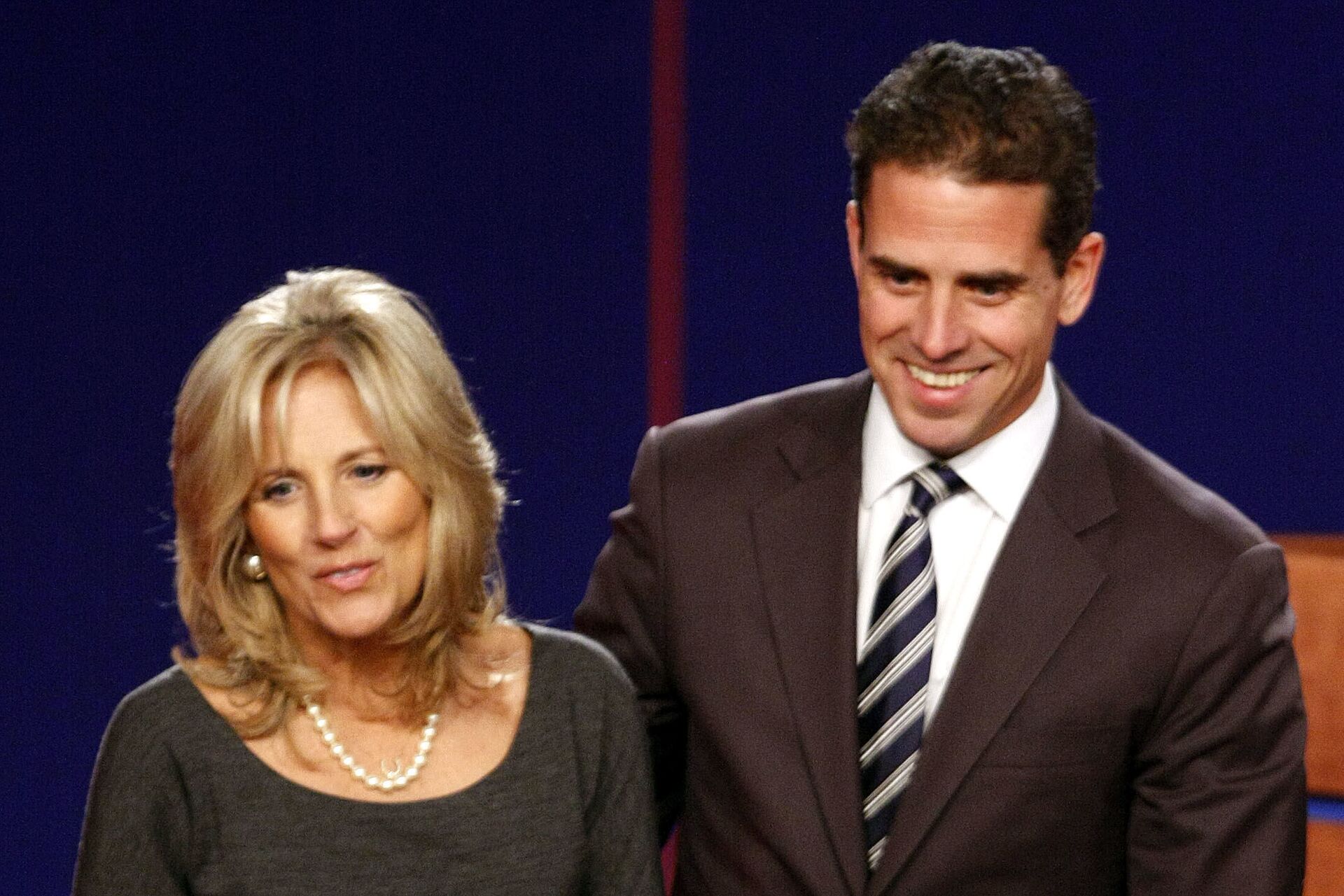 Hunter Biden, right, and his stepmother Jill Biden on stage after the vice presidential debate at Washington University in St. Louis, Thursday, Oct. 2, 2008 - Sputnik International, 1920, 07.09.2021