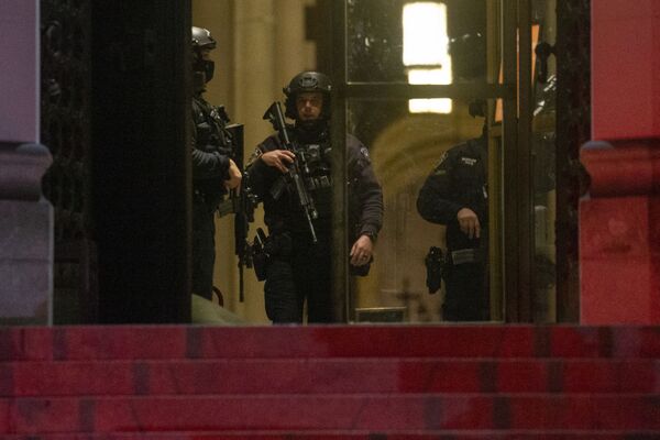 Police patrol inside  the Cathedral of St. John the Divine in New York on December 13, 2020, after a shooter opened fire outside the church - Sputnik International