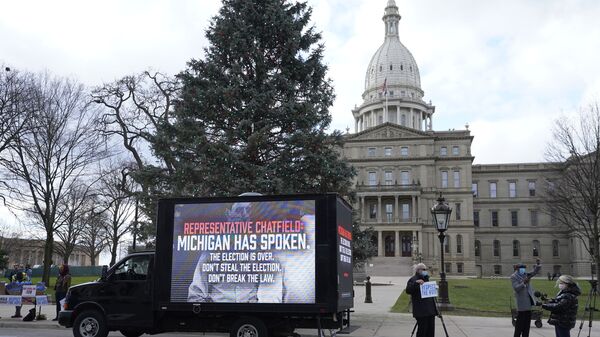 Motorist's participate during a drive-by rally to certify the presidential election results near the Capitol building in Lansing, Mich., Saturday, Nov. 14, 2020 - Sputnik International