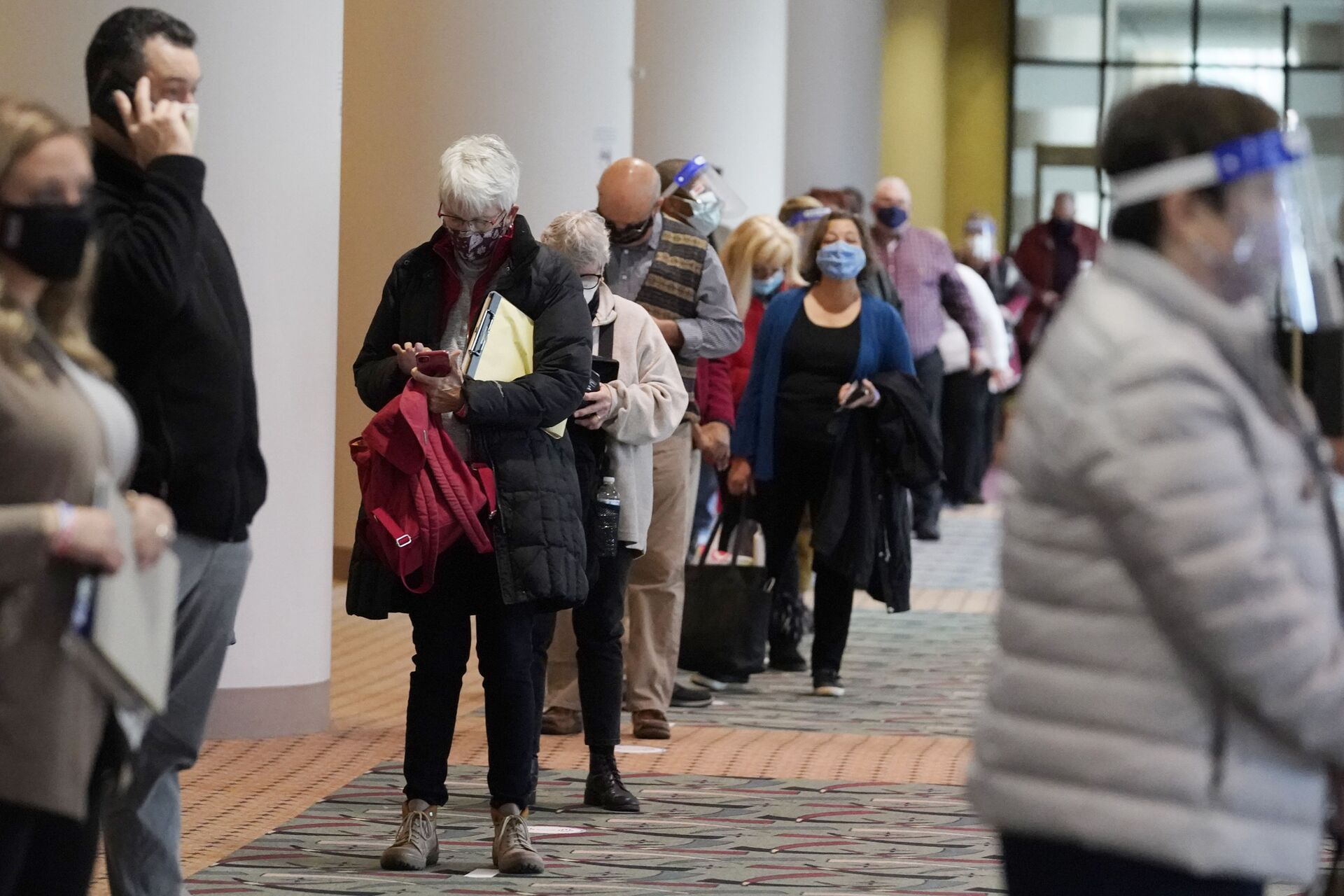 FILE - In this Nov. 20, 2020, file photo, people line up for a Milwaukee hand recount of the presidential election at the Wisconsin Center, in Milwaukee - Sputnik International, 1920, 14.10.2021