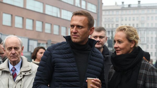 Alexey Navalny with wife Yulia - Sputnik International