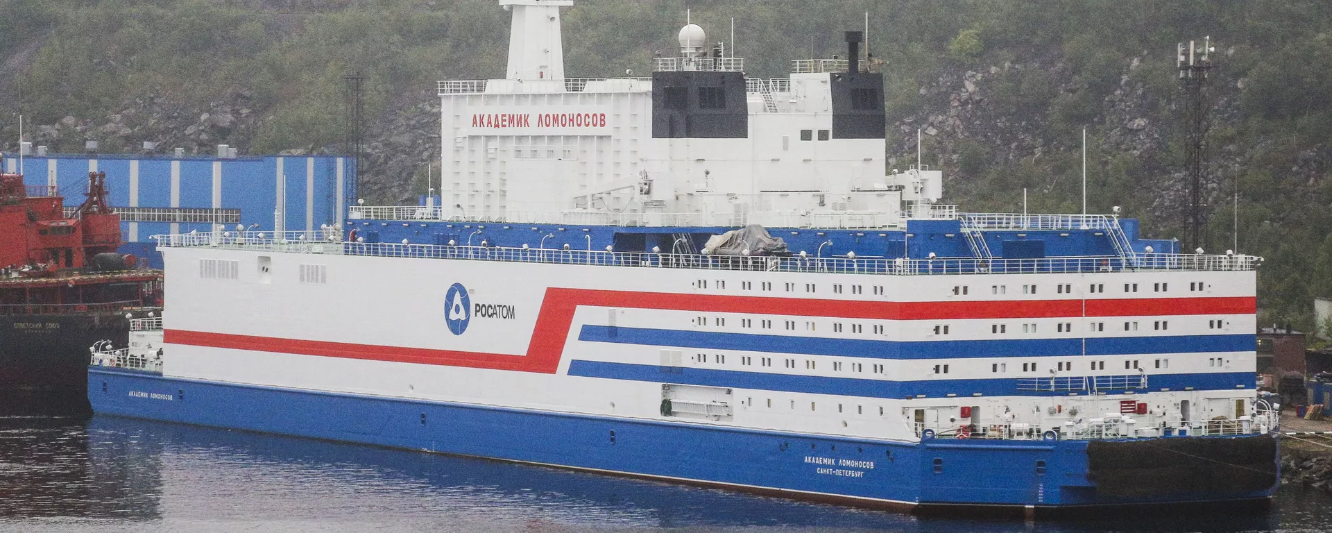 The world's first floating nuclear power plant (NPP) Akademik Lomonosov is pictured at the port of Murmansk, Russia.  - Sputnik International, 1920, 11.10.2024