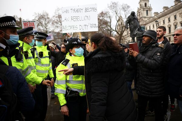 Anti-Lockdown, Anti-Vaccine Protest Outside Parliament in London as Infections Surge in UK - Sputnik International