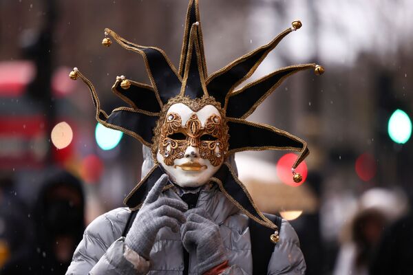 Anti-Lockdown, Anti-Vaccine Protest Outside Parliament in London as Infections Surge in UK - Sputnik International