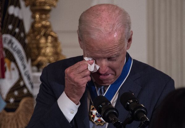 US Vice President Joe Biden wipes away tears after President Barack Obama awarded him the Presidential Medal of Freedom during a tribute to Biden at the White House in Washington DC on 12 January, 2017. - Sputnik International