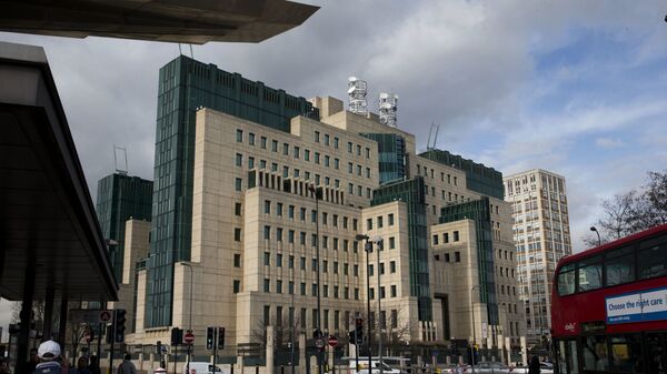 This Thursday, 5 March 2015 file photo shows a general view of the MI6 building in London - Sputnik International