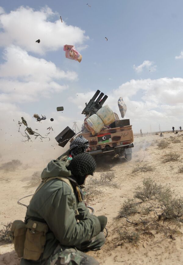 Libyan rebel during shelling of Muammar Gaddafi's army in Libya - Sputnik International