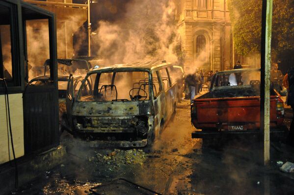 A car is set on fire during protests in the Egyptian city of Alexandria - Sputnik International