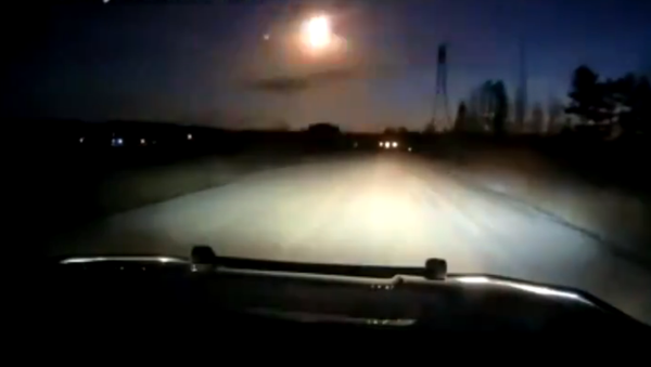 Screenshot from the video taken by Minnesota police sheriff, allegedly showing a meteor falling down from the sky - Sputnik International