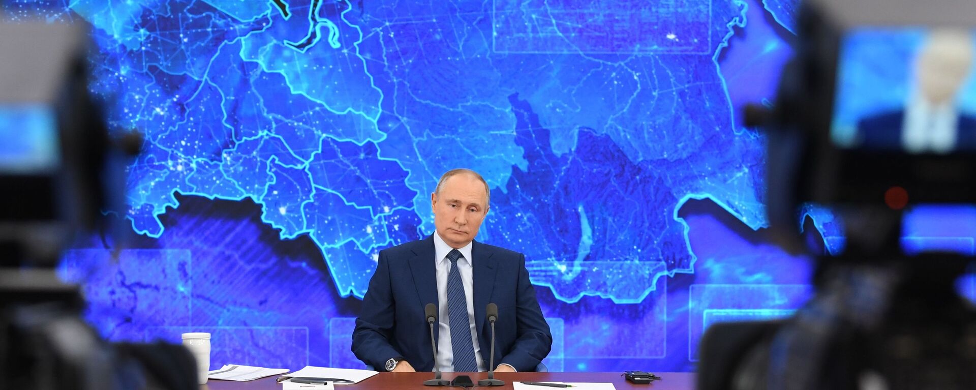Russian President Vladimir Putin speaks during his annual end-of-year news conference, held online in a video conference mode, at the Novo-Ogaryovo state residence outside Moscow, Russia - Sputnik International, 1920, 20.07.2023