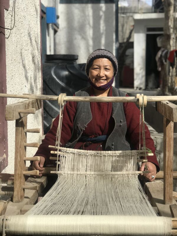 Youth of Ladakh Take Pashmina Into Their Own Hands to Remove the Kashmiri Tag - Photos - Sputnik International