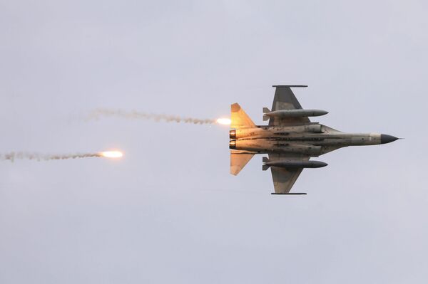 Taipei Deploys Navy, Air Force Following Passage of Chinese Carrier Through Taiwan Strait - Sputnik International