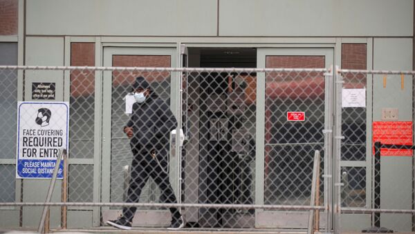 A man exits the Metropolitan Detention Center (MDC), which is operated by the U.S. Federal Bureau of Prisons in Brooklyn, New York - Sputnik International