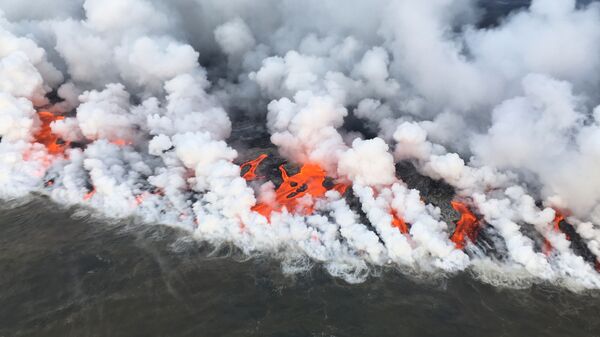 This image obtained June 26, 2018 from the US Geological Survey shows the lava entering the sea and releasing multiple laze plumes at Kilauea Volcano, Hawaii - Sputnik International
