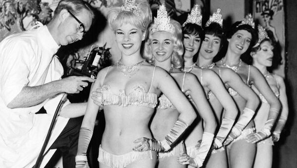 The Windmill Girls, showgirls from the Windmill Theatre in London, are vaccinated against influenza on 12 September 1963. - Sputnik International