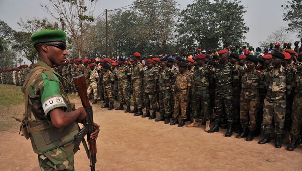 A Rwanda's soldier of the Misca stands guard as members of the Central African Armed Forces (FACA) listen to interim president Catherine Samba Panza's speech on February 5, 2014, in Bangui during a military ceremony - Sputnik International