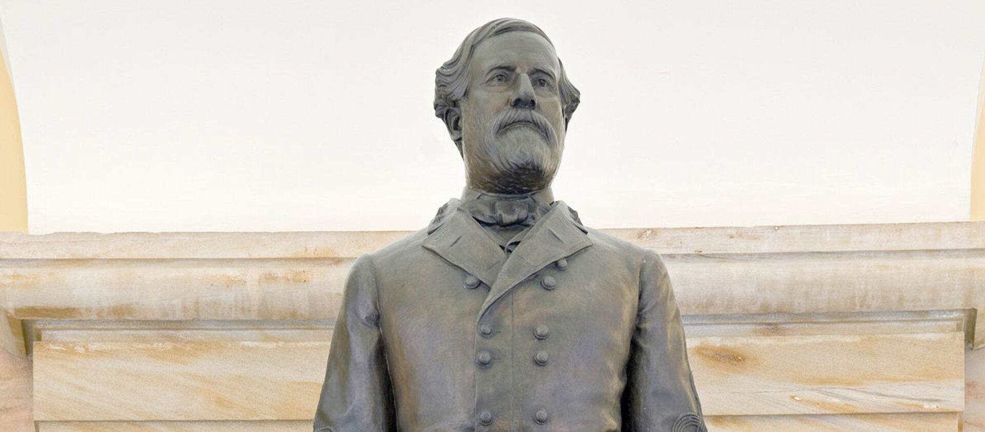 According to the Architect of the Capitol, this statue of Robert E. Lee was given to the National Statuary Hall Collectionby Virginia in 1909  - Sputnik International, 1920, 21.12.2020